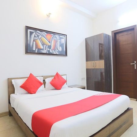 فندق Vrindāvanفي  Oyo 72519 Meera Bhawan المظهر الخارجي الصورة