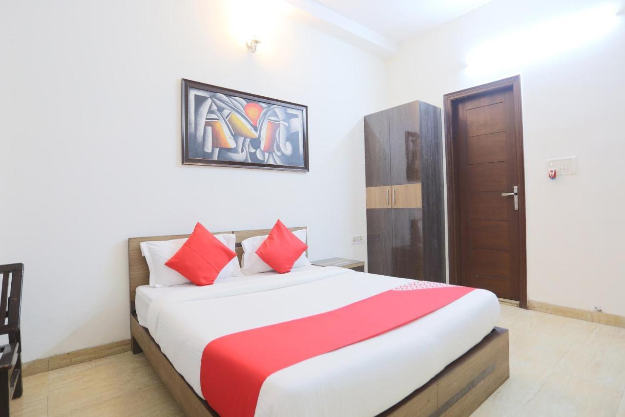 فندق Vrindāvanفي  Oyo 72519 Meera Bhawan المظهر الخارجي الصورة