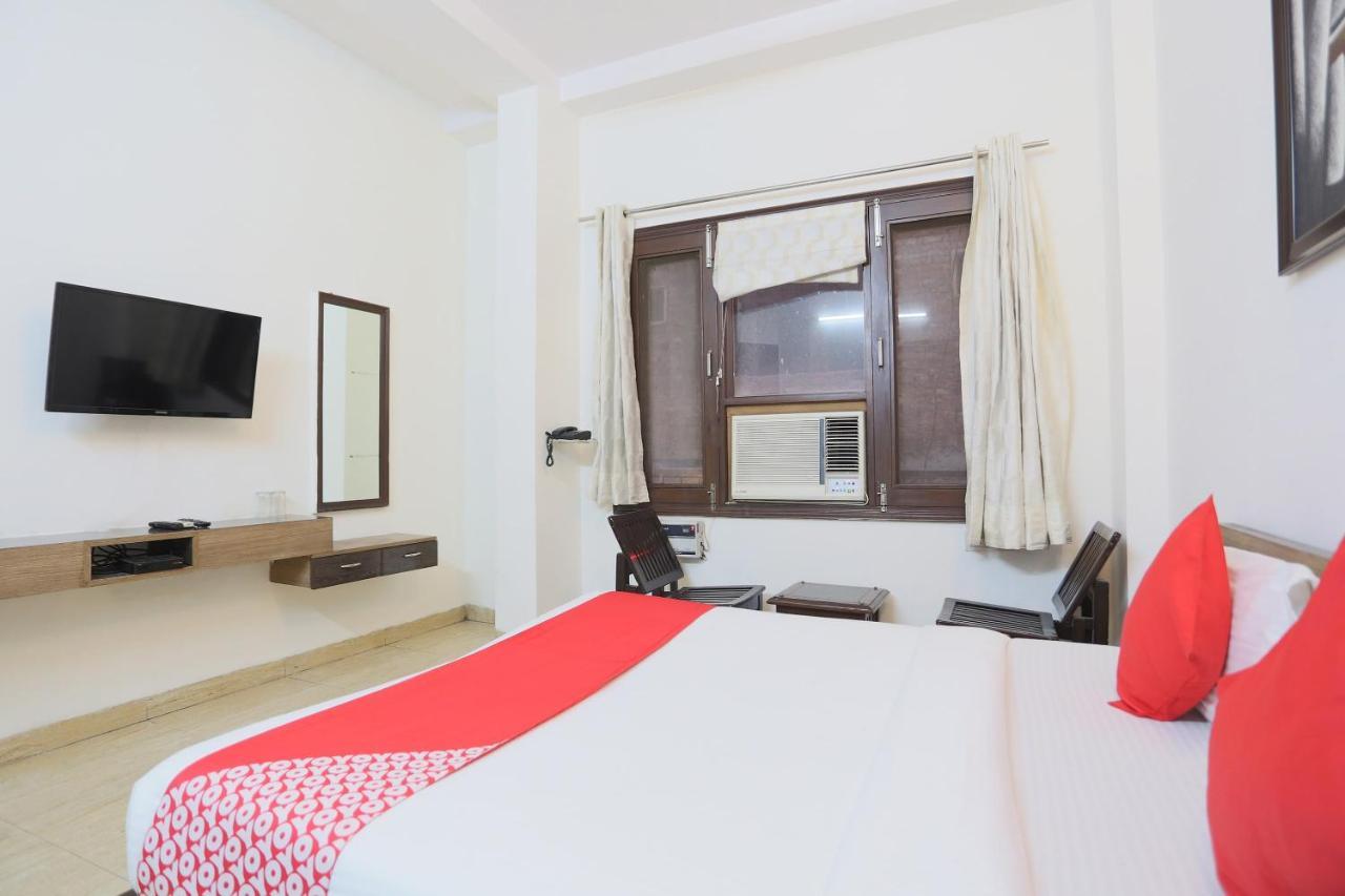 فندق Vrindāvanفي  Oyo 72519 Meera Bhawan المظهر الخارجي الصورة