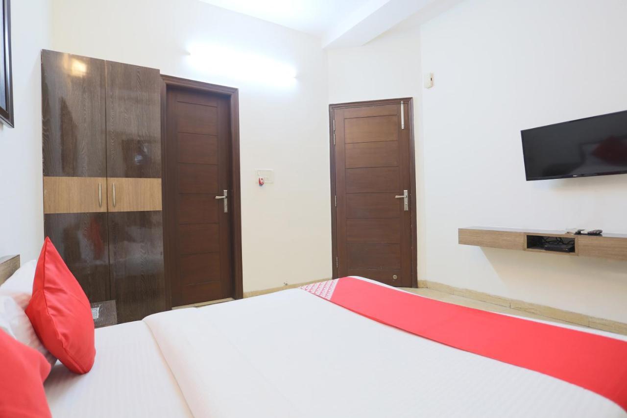 فندق Vrindāvanفي  Oyo 72519 Meera Bhawan المظهر الخارجي الصورة