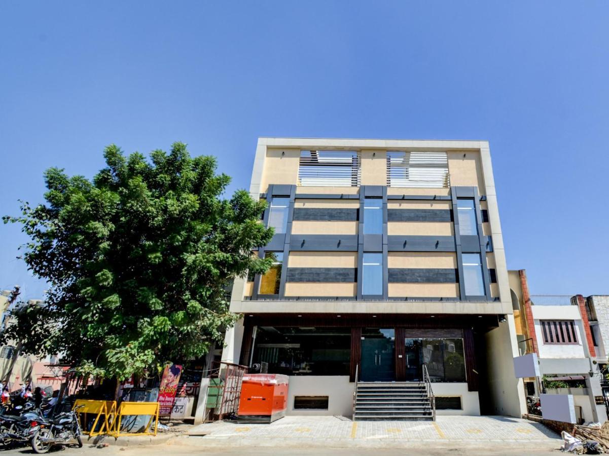 فندق Vrindāvanفي  Oyo 72519 Meera Bhawan المظهر الخارجي الصورة